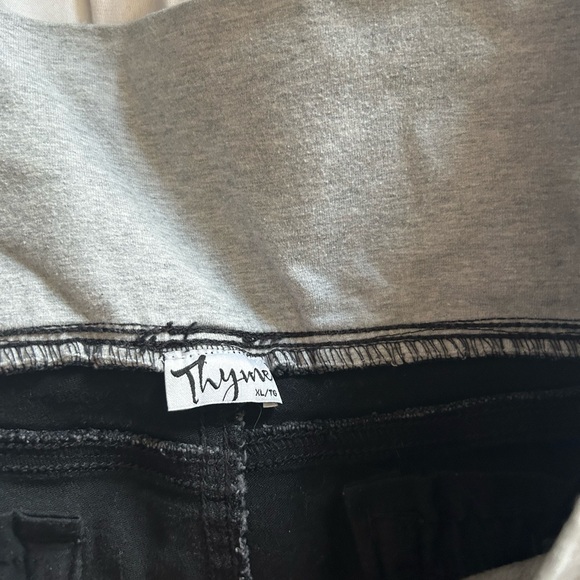 Thyme maternity Jean shorts - Picture 4 of 6